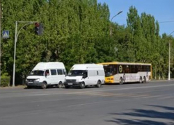 Маршрутчики в Волжском не сняли с машин предвыборные плакаты