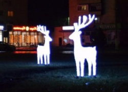 Установленные в центре Волжского праздничные фигуры оказались украдены 