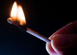 Под Волжским подростки подожгли стройматериалы