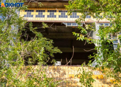 В Волжском из окна четвертого этажа выпал пенсионер