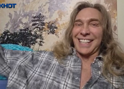 Тарзан (Сергей Глушко) поздравил жителей Волжского с Новым годом