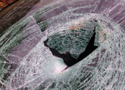 Под Волгоградом сломанное колесо грузовика чуть не угробило водителя иномарки