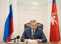 Андрей Бочаров поручил привести в порядок дороги Волгоградской области после зимы