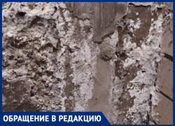 В Волжском в подвалах новостройки стоит вода: УК не устраняет проблему