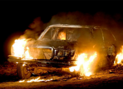 Под Волгоградом злоумышленники сожгли «Мерседес»