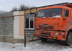 Битва волжских властей с дачниками: на Зеленом начали сносить незаконные постройки