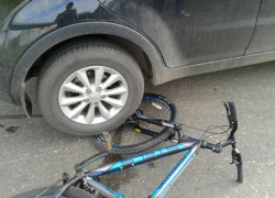 В Волжском 10-летний велосипедист оказался под колесами