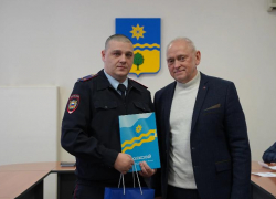 Глава Волжского поблагодарил полицейских за оперативную работу