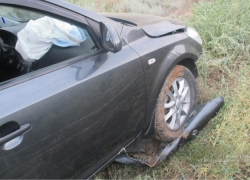 В Средней Ахтубе иномарка вылетела в кювет: пострадала девушка-подросток