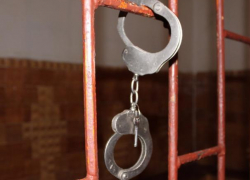 В Волжском трое молодчиков пытались раскурочить авто и были пойманы