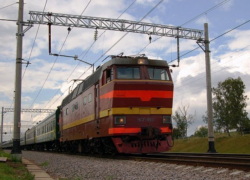 На юге Волгограда скорый поезд насмерть сбил нетрезвую пенсионерку