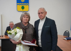 Мать Героя России Михаила Подшибякина получила знак Почетного гражданина Волжского
