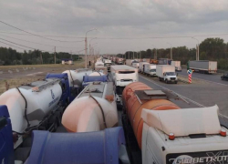 Грузовикам закрыли проезд по новому мосту