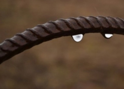 Под Волгоградом безработный просто так избил пожилую женщину металлическим прутом