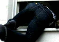 В Волгограде подросток влез в кафе через вентиляционную шахту