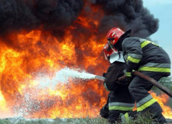 В Средней Ахтубе горели подвал и домашние вещи