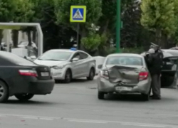 В Волжском "Mercedes" и "LADA-Granta" сошлись в ДТП