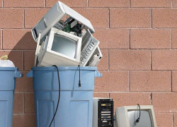 Волгоградец выпал из окна 5 этажа, избавляясь от домашней техники