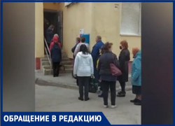 «Как в прошлое попал»: очередь за проездными в Волжском