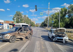 Машины в смятку: подробности двух аварий в Волжском