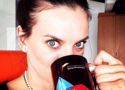 Елена Исинбаева продаст свои сувениры