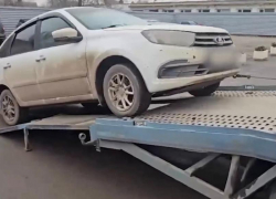 Под Волжским задержана водитель с 80 неоплаченными штрафами: видео