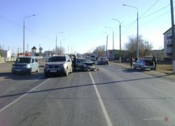 Женщина-водитель устроила массовое ДТП с фургоном в Средней Ахтубе