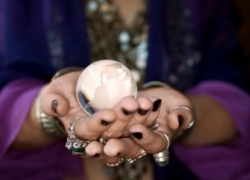 В Волгограде мошенница обманом выманила у школьницы деньги и золото