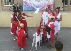 "Римская колесница" победила на "Параде колясок" в Волжском