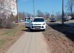 Волжанка оставила авто посреди пешеходной дорожки, чтобы не пачкать колеса 