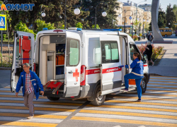 Женщина пострадала в аварии из-за невнимательности водителя в Волжском