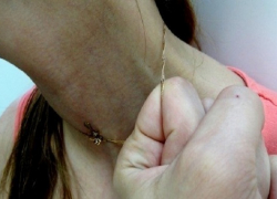 Ночью четверо грабителей сорвали у волжанки золотые украшения