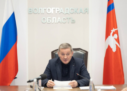 Андрей Бочаров: в Волгоградской области отражена массовая атака БПЛА, есть пострадавшие