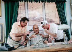 Премьеру спектакля о Логинове в Волжском чуть не сорвал забытый телефон