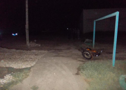 Под Волгоградлом 15-летний мотоциклист врезался в велосипед и попал в больницу 