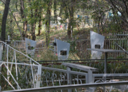 Под Волгоградом вандал обворовал пять могил