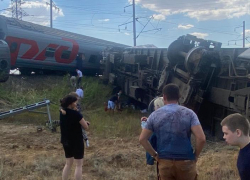 Что известно на данный момент о происшествии с крушением поезда в Волгоградской области? Подробности