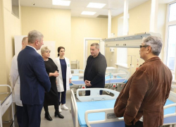 Новый год - с новыми отделениями: губернатор открыл обновленные реанимацию и гематологию в облбольнице № 1