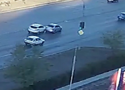 В Волжском лихач устроил ДТП на Карбышева и скрылся 