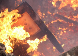 Среднеахтубинский и Ленинский районы охватило огнем