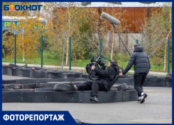 В Волжском прошел первый съемочный день фильма «Блогерши» с дочерью Кончаловского и чемпионами «Формулы»