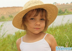 Двенадцатая участница нашего конкурса - Юленька