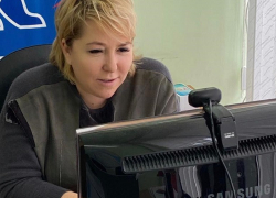 Депутат Госдумы Ирина Гусева принимает людей по скайпу