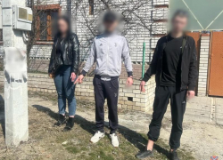 В Волжском задержали троих пассажиров такси с наркотиками