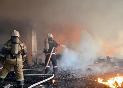 Сильный пожар в центре Волгограда: горел легкоатлетический манеж