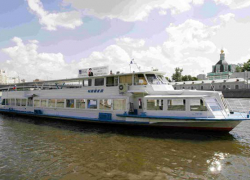 Под Волгоградом теплоход врезался в эстакаду