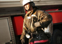 В Волжском курильщик учинил пожар в пятиэтажке по Карбышева