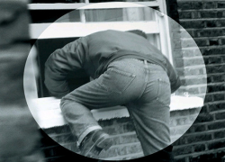 В Волжском неизвестные ограбили киоск «бистро»