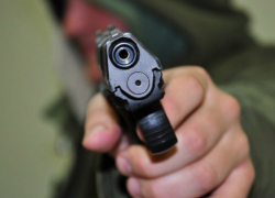 В Волжском полиция задержала вооруженного мужчину