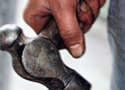 Под Волгоградом грабитель ударил почтальона по голове молотком 